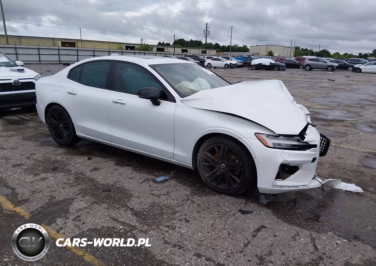 2024 Volvo S60 B5 Plus Black Edition – zdjęcie 1 z 16