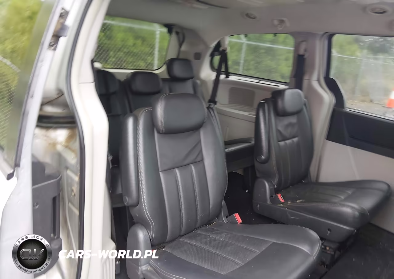 2010 Chrysler Town & Country Touring Plus VIN:2A4RR8D15AR386687 - 8