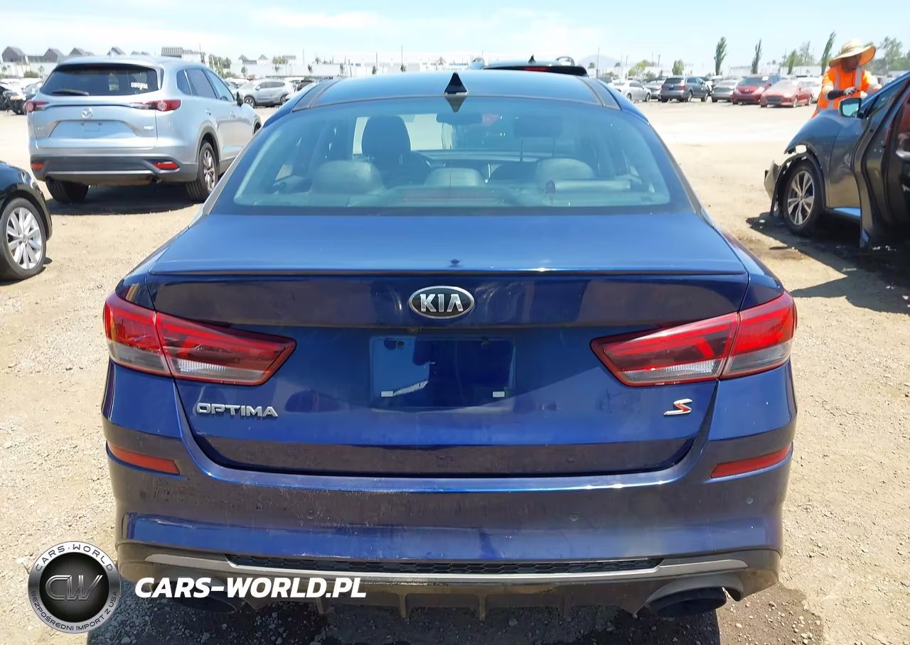 2019 Kia Optima S VIN:5XXGT4L30KG331858 - 16