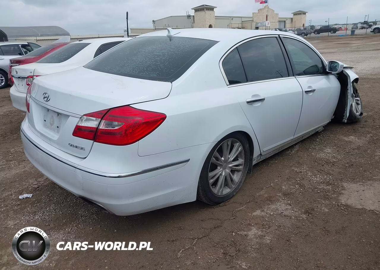 2014 Hyundai Genesis 3.8 VIN:KMHGC4DD7EU261177 - 4