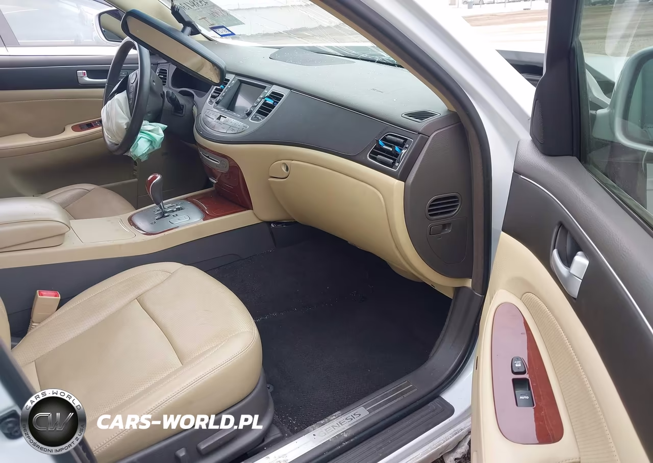 2014 Hyundai Genesis 3.8 VIN:KMHGC4DD7EU261177 - 5