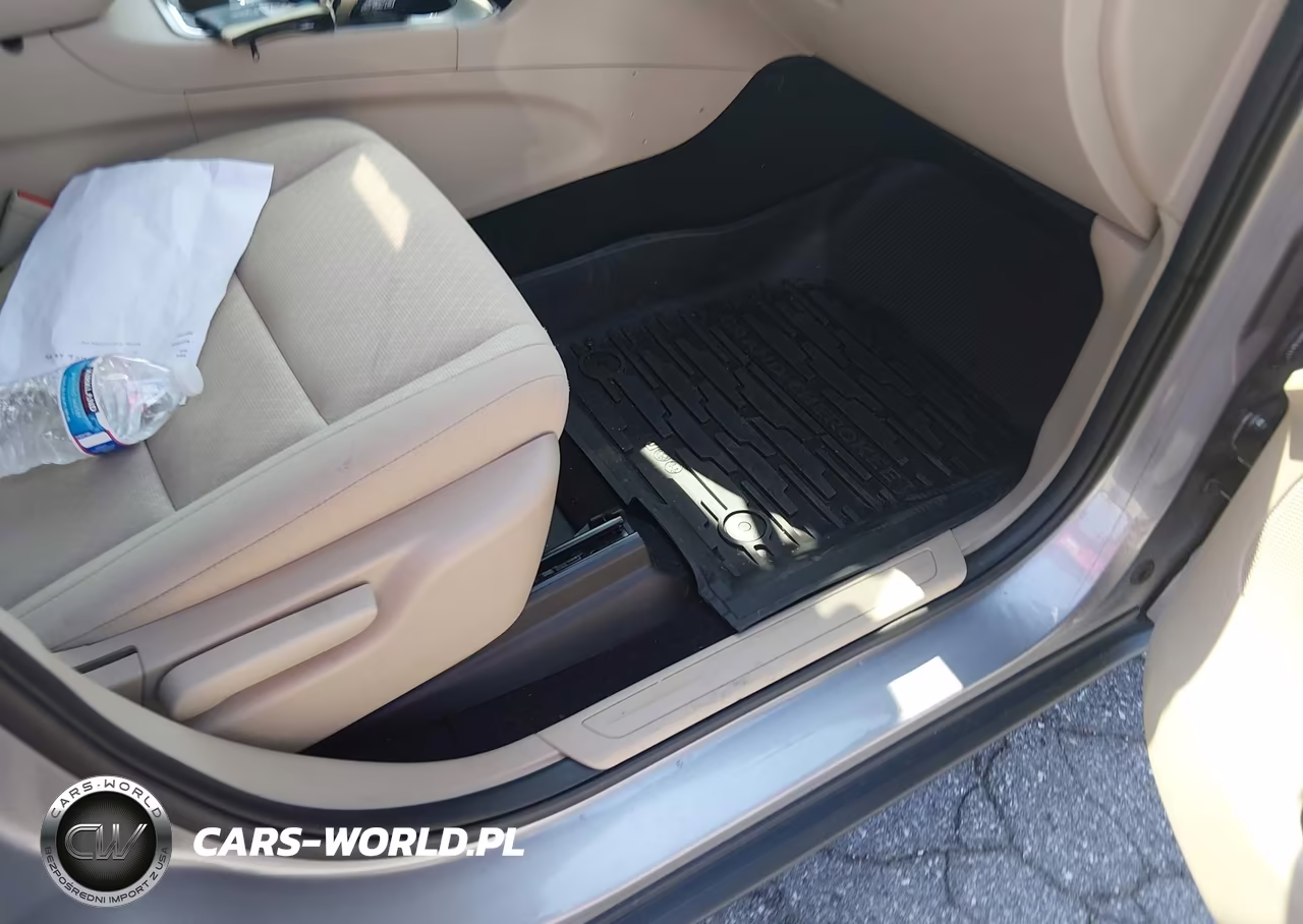 2019 Jeep Grand Cherokee Laredo E 4X4 VIN:1C4RJFAG1KC837019 - 5