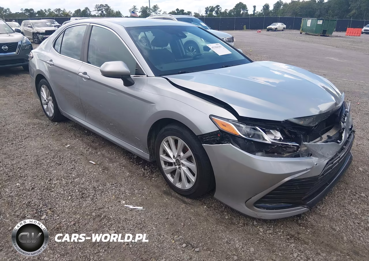2022 Toyota Camry Le – zdjęcie 1 z 16