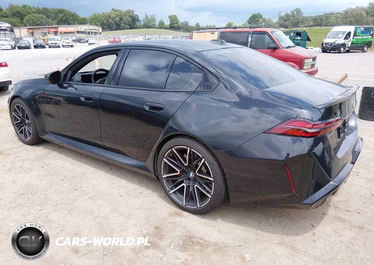 2025 BMW M5 VIN:WBS83FK09SCT93386 - 3