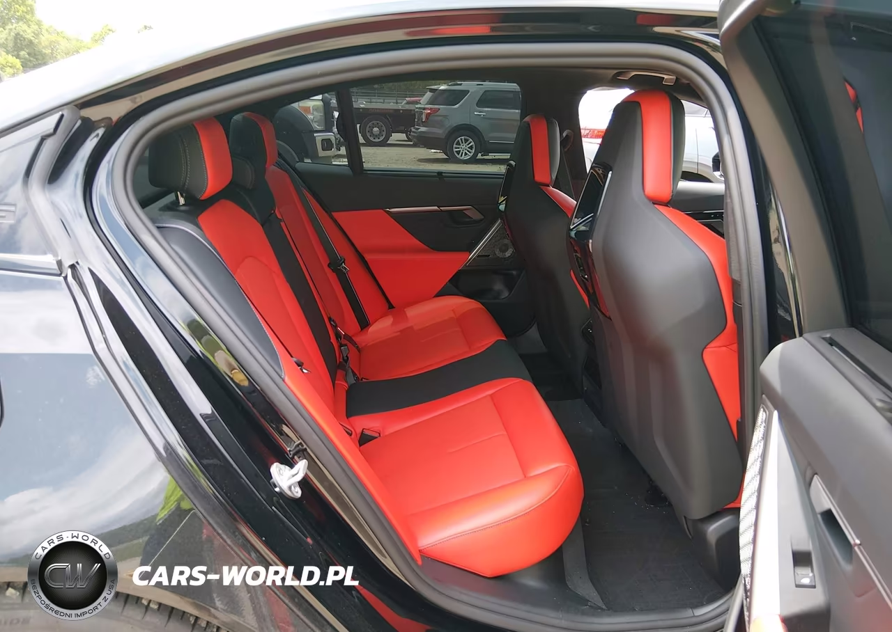 2025 BMW M5 VIN:WBS83FK09SCT93386 - 8