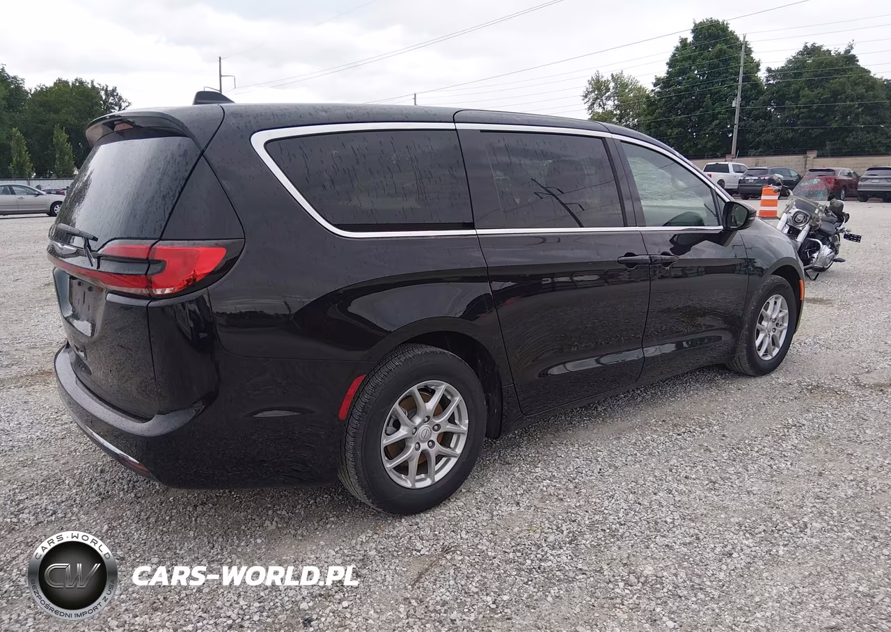 2026 Chrysler Pacifica Select VIN:2C4RC1BG7TR231695 - 4