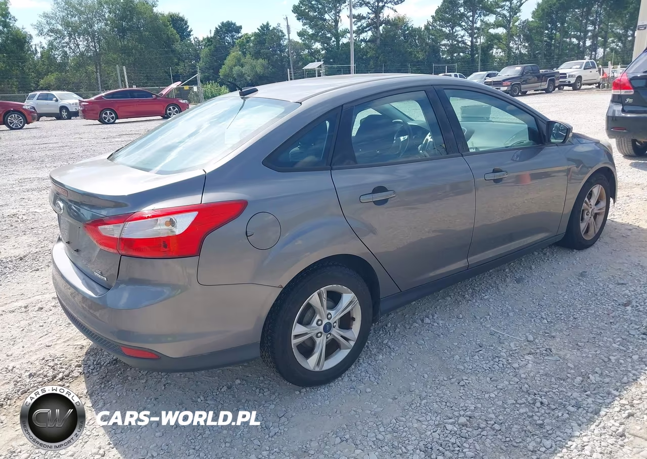 2014 Ford Focus Se VIN:1FADP3F21EL437976 - 4