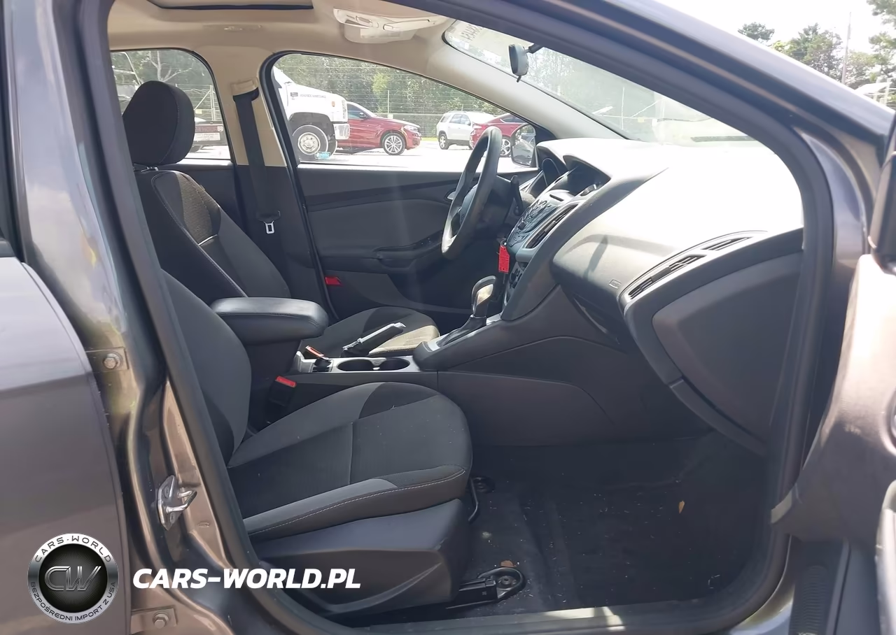 2014 Ford Focus Se VIN:1FADP3F21EL437976 - 5