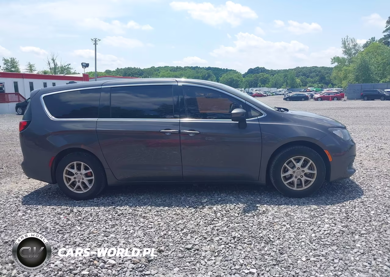 2020 Chrysler Voyager Lx VIN:2C4RC1CG8LR237617 - 13