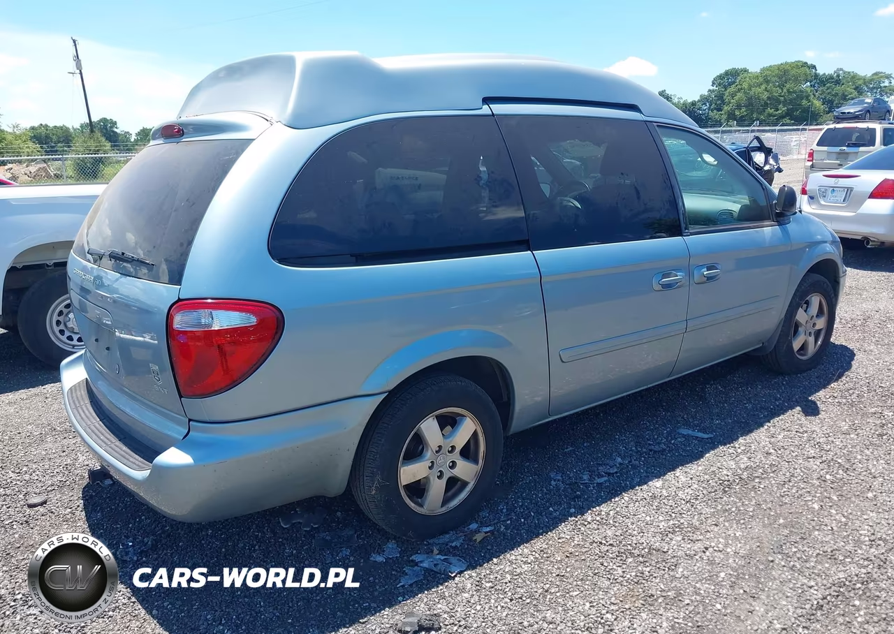 2005 Dodge Caravan Sxt VIN:2D4GP44L85R302786 - 4