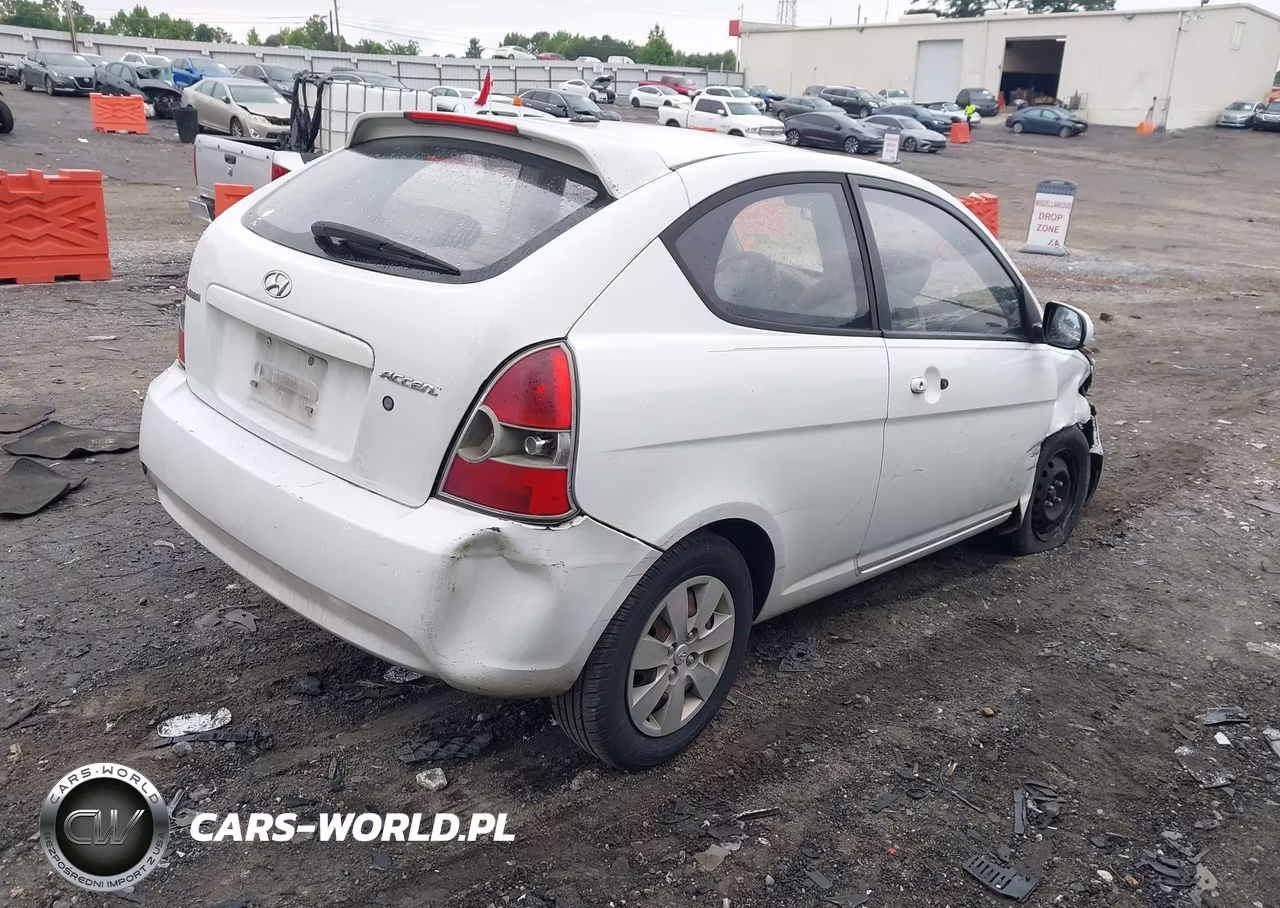 2010 Hyundai Accent Gs VIN:KMHCM3AC9AU156992 - 4