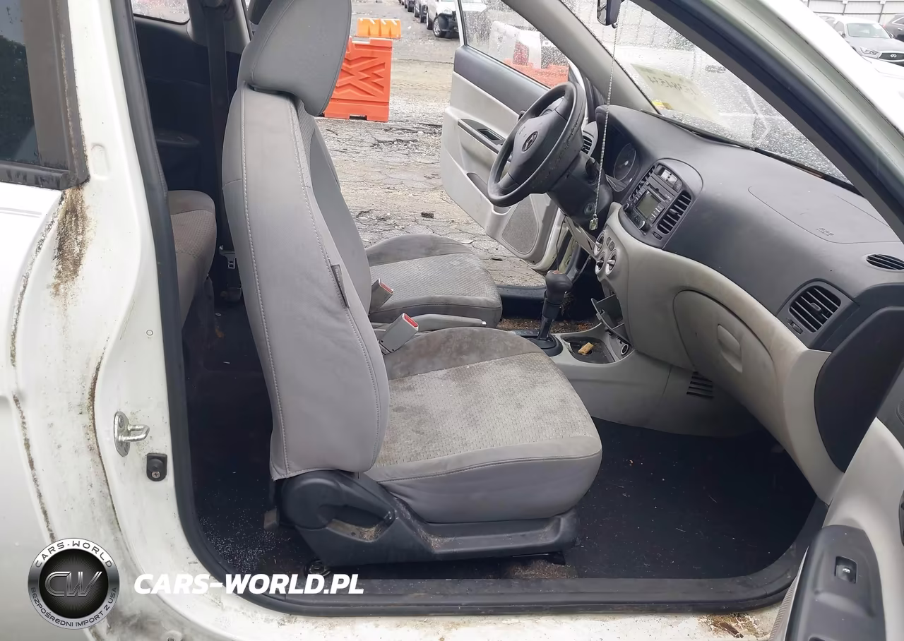 2010 Hyundai Accent Gs VIN:KMHCM3AC9AU156992 - 5