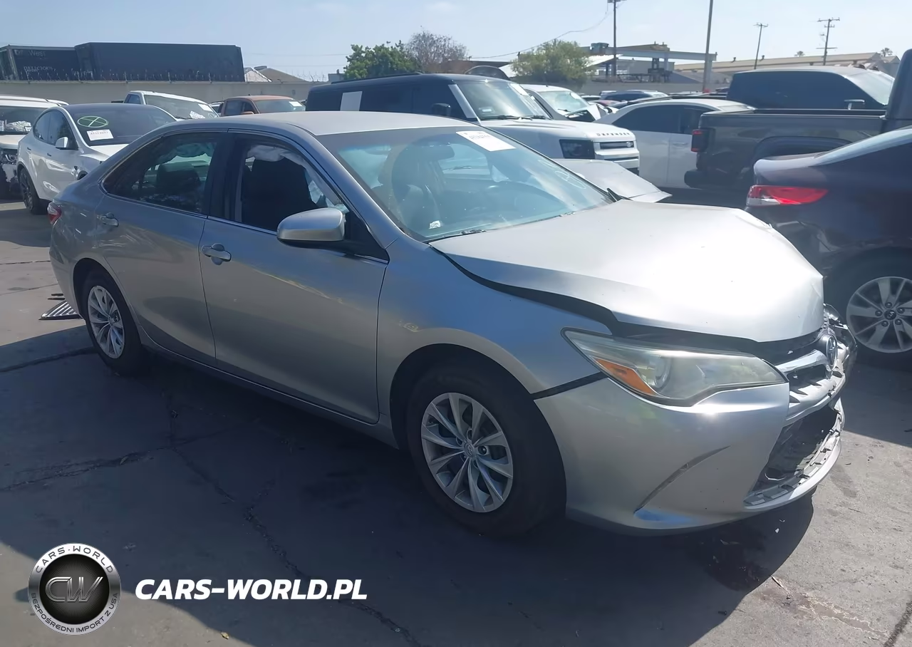 2016 Toyota Camry Le – zdjęcie 1 z 17