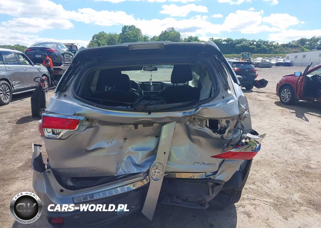 2015 Toyota Highlander Xle V6 VIN:5TDJKRFH9FS095213 - 17