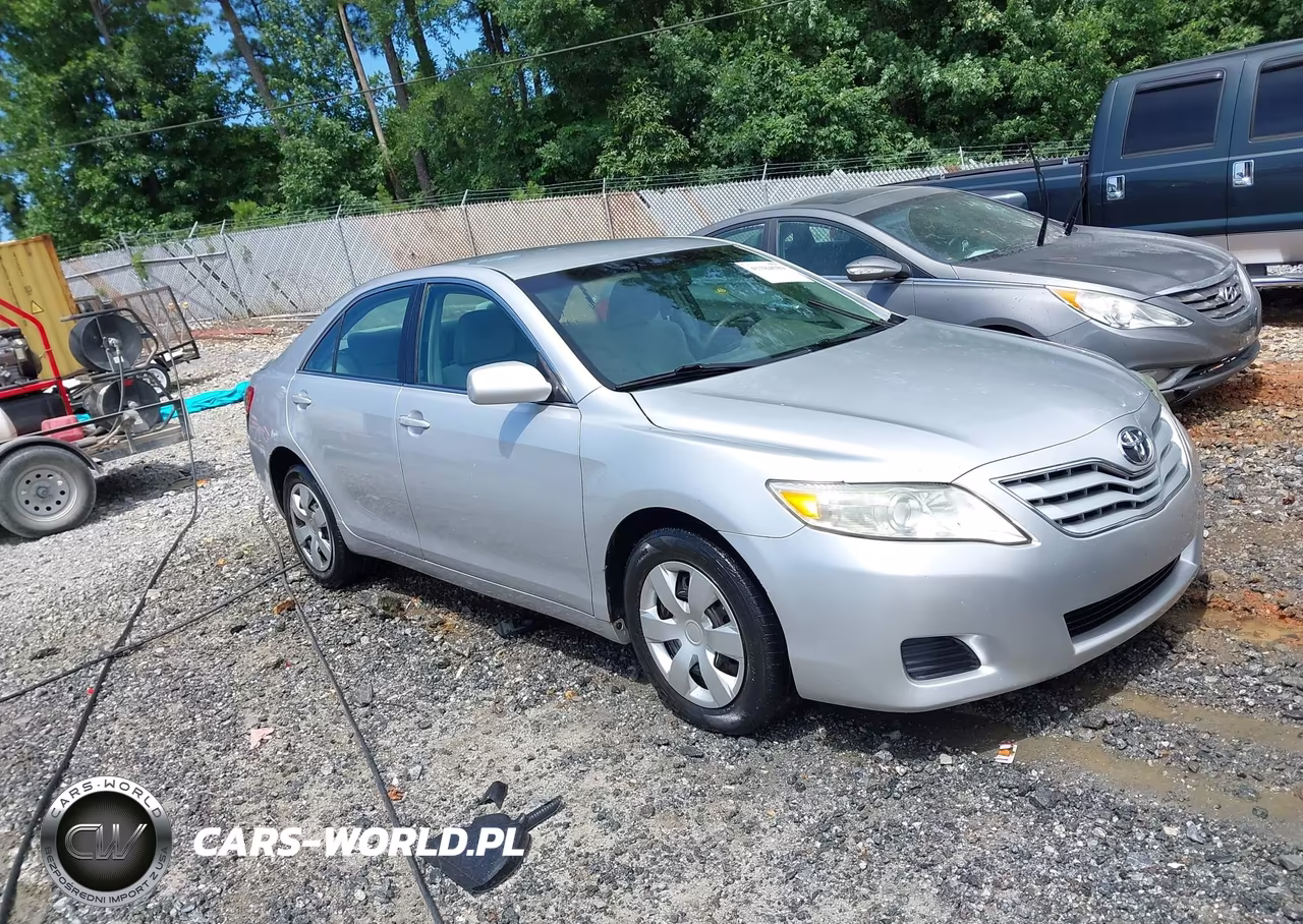 2011 Toyota Camry Le – zdjęcie 1 z 16