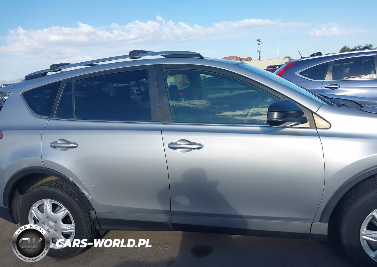 2018 Toyota Rav4 Le VIN:JTMZFREV4JJ169299 - 14