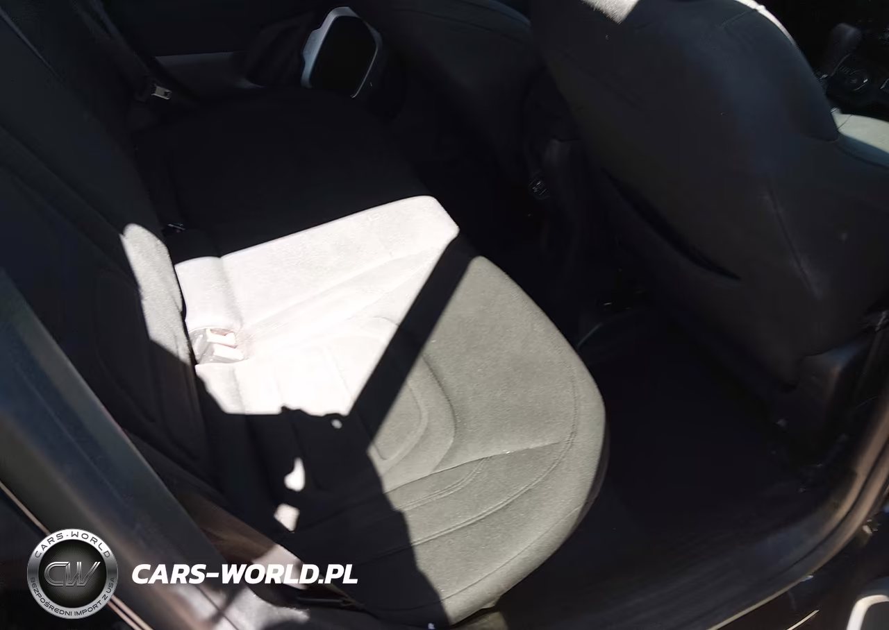2019 Jeep Renegade Latitude 4X4 VIN:ZACNJBBB7KPK03751 - 8