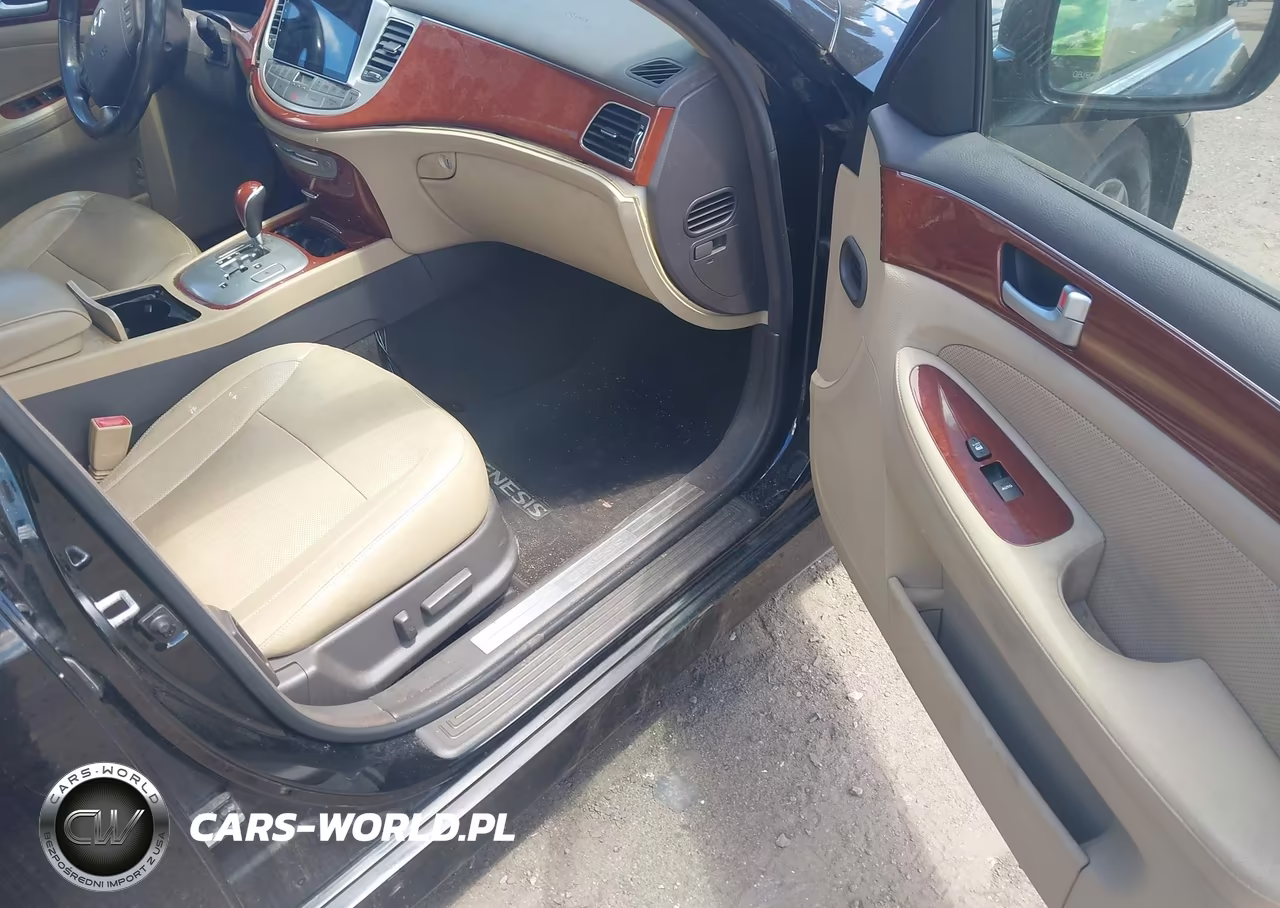 2013 Hyundai Genesis 3.8 VIN:KMHGC4DD8DU244564 - 5