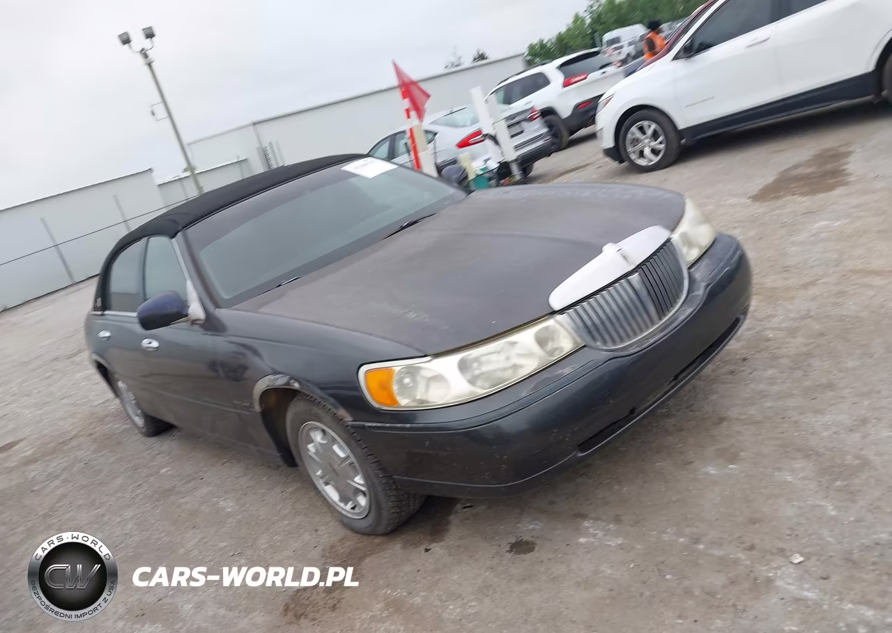 1999 Lincoln Town Car Signature
