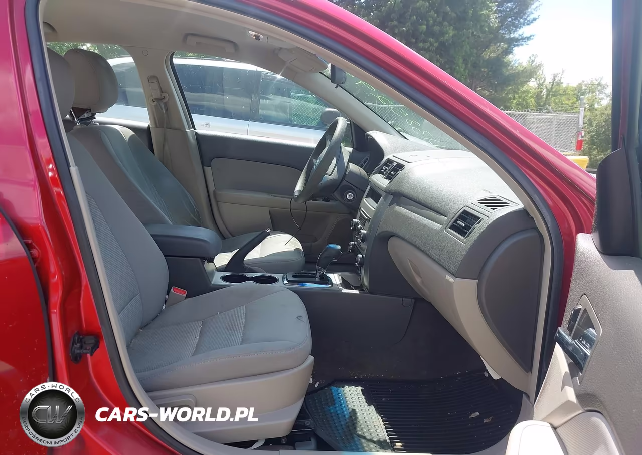 2012 Ford Fusion S VIN:3FAHP0GA1CR299179 - 5