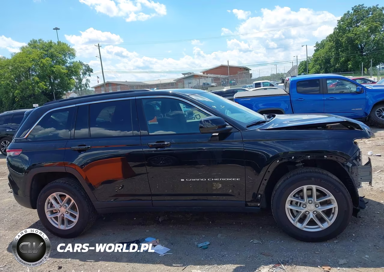 2025 Jeep Grand Cherokee Laredo X 4X2 VIN:1C4RJGAG7S8799580 - 13