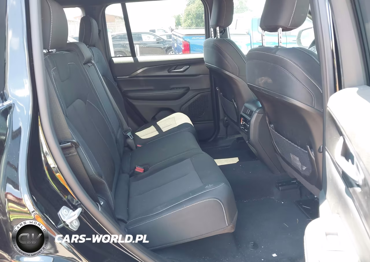 2025 Jeep Grand Cherokee Laredo X 4X2 VIN:1C4RJGAG7S8799580 - 8