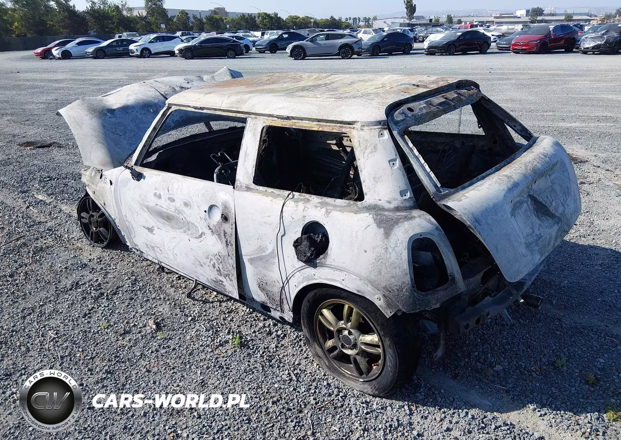 2012 Mini Cooper VIN:WMWSU3C50CT257570 - 3
