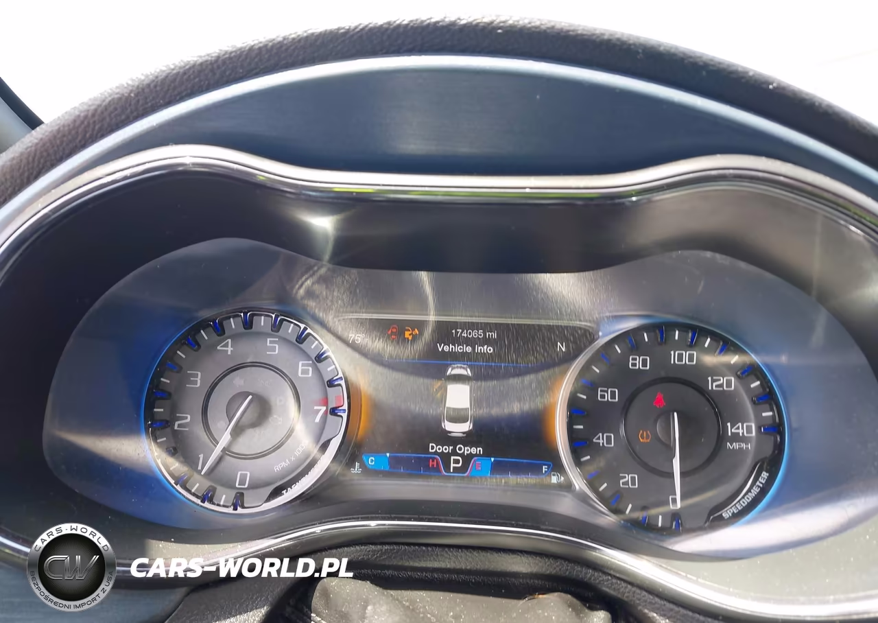 2015 Chrysler 200 S VIN:1C3CCCBG3FN672392 - 7