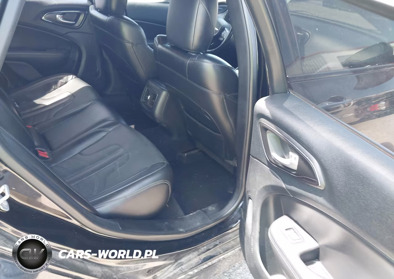 2015 Chrysler 200 S VIN:1C3CCCBG3FN672392 - 8