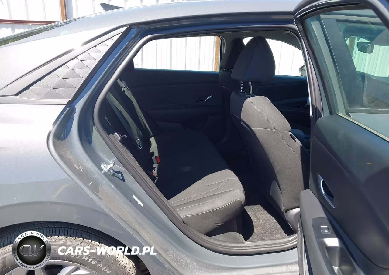 2026 Hyundai Elantra Hybrid Blue VIN:KMHLM4DJ4TU196819 - 8