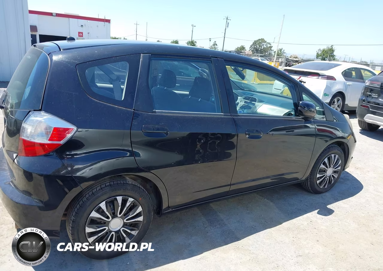 2013 Honda Fit VIN:JHMGE8H33DC048673 - 13