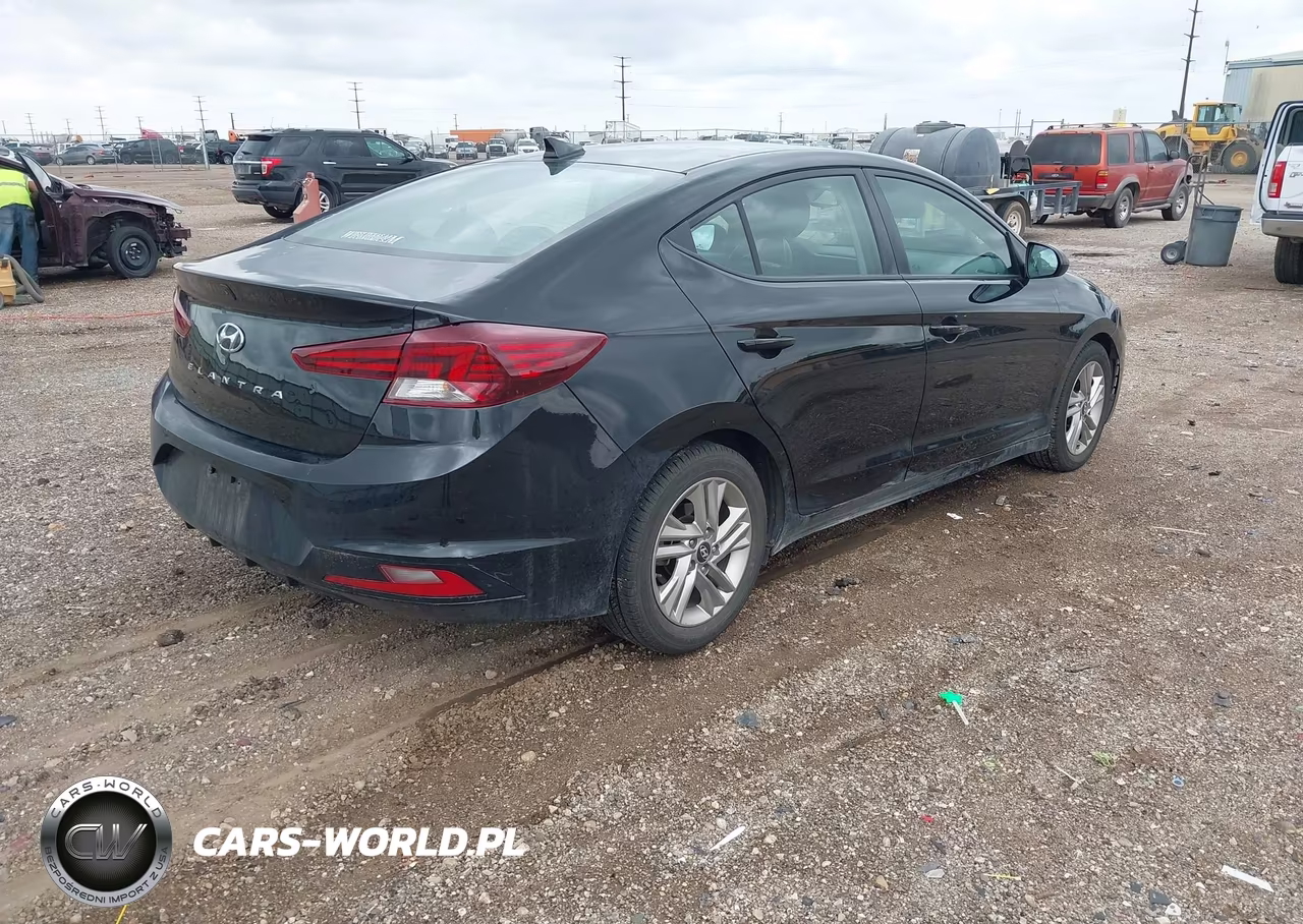 2019 Hyundai Elantra Value Edition VIN:5NPD84LF7KH429742 - 4