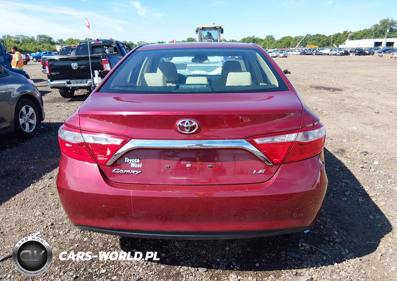 2016 Toyota Camry Le VIN:4T1BF1FK2GU598161 - 17