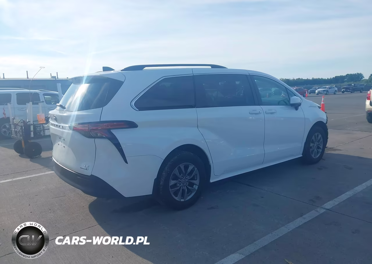 2022 Toyota Sienna Le VIN:5TDKSKFC7NS066288 - 4