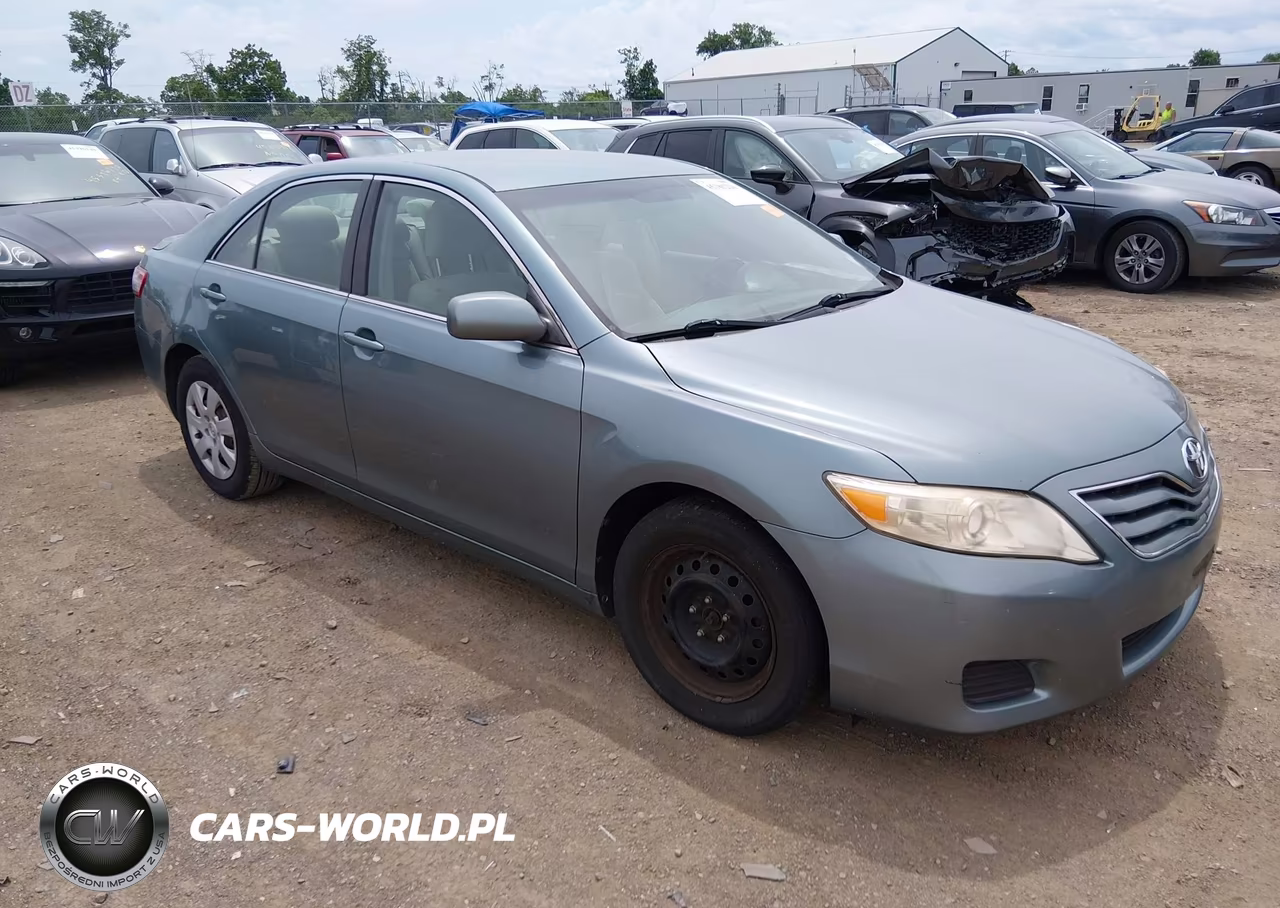2010 Toyota Camry Le – zdjęcie 1 z 11