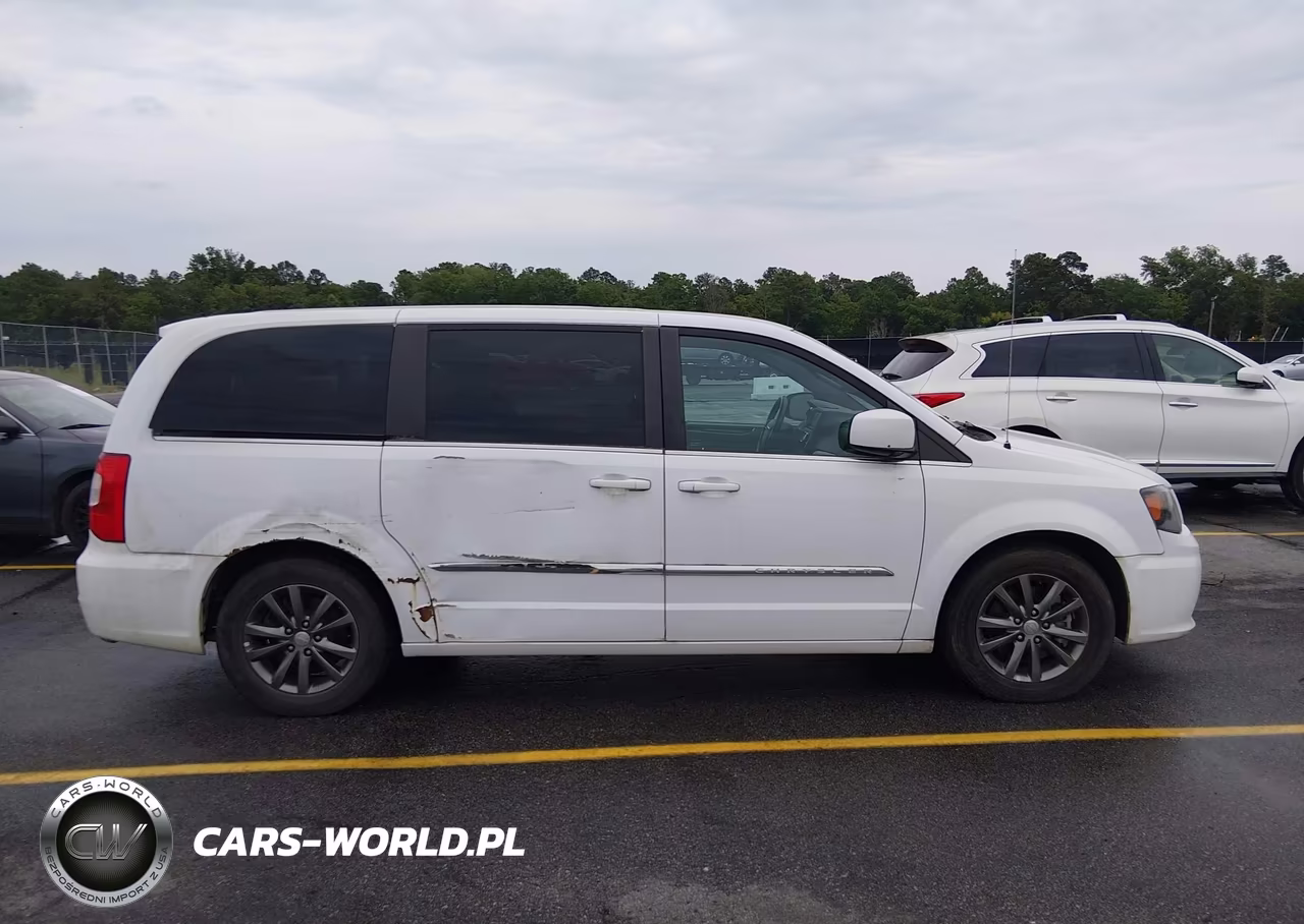 2015 Chrysler Town & Country S VIN:2C4RC1HG4FR710734 - 13