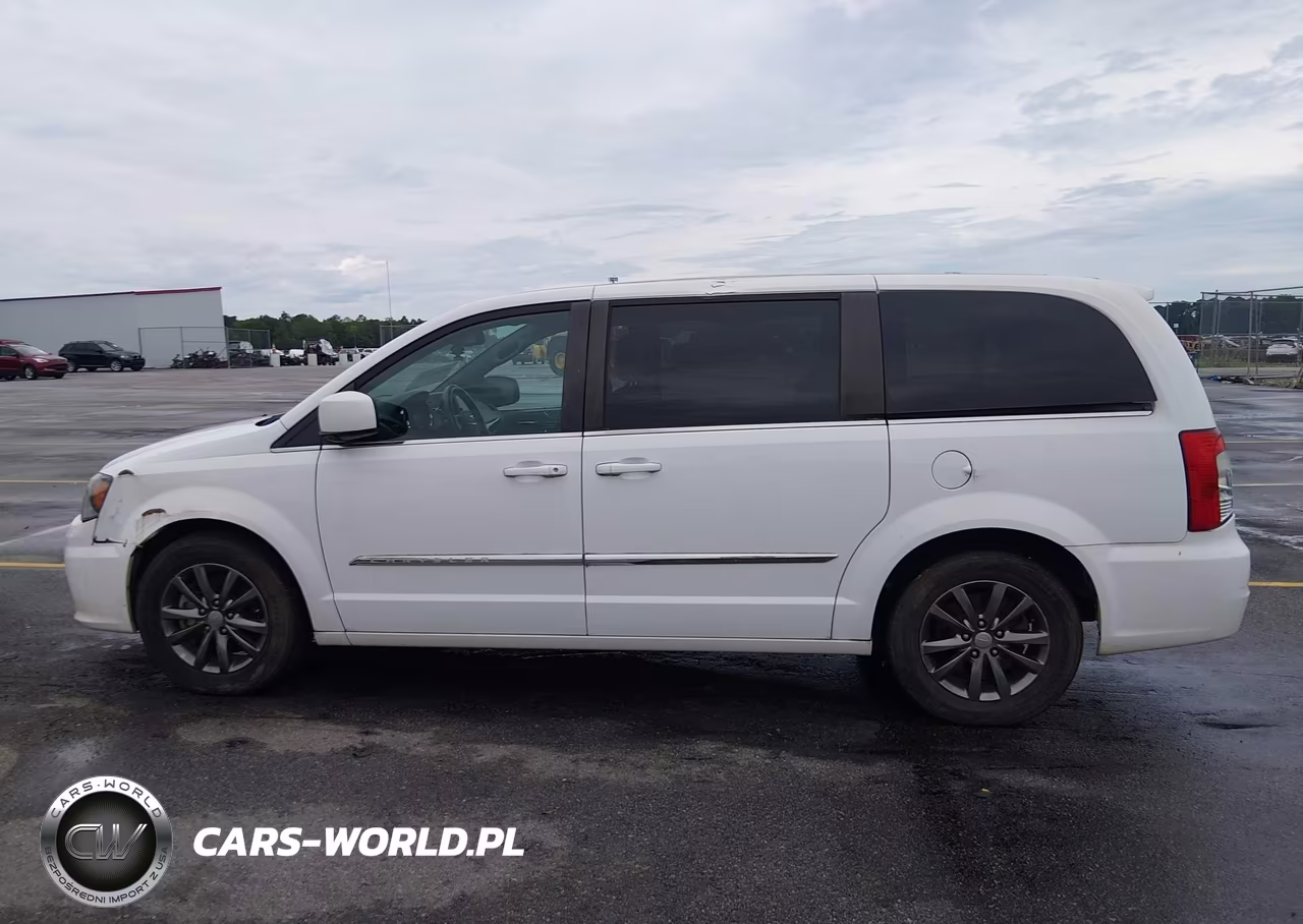 2015 Chrysler Town & Country S VIN:2C4RC1HG4FR710734 - 14