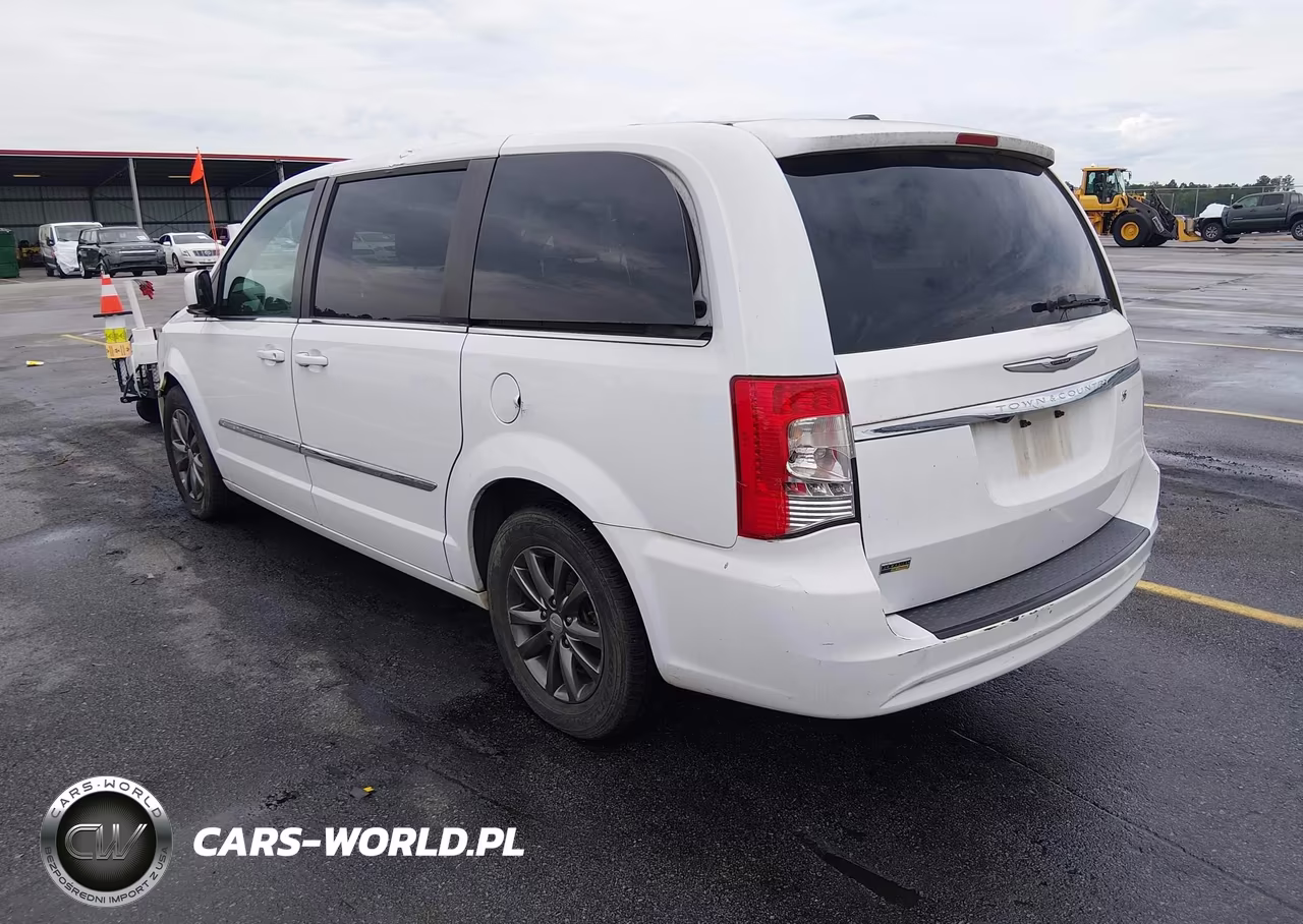 2015 Chrysler Town & Country S VIN:2C4RC1HG4FR710734 - 3