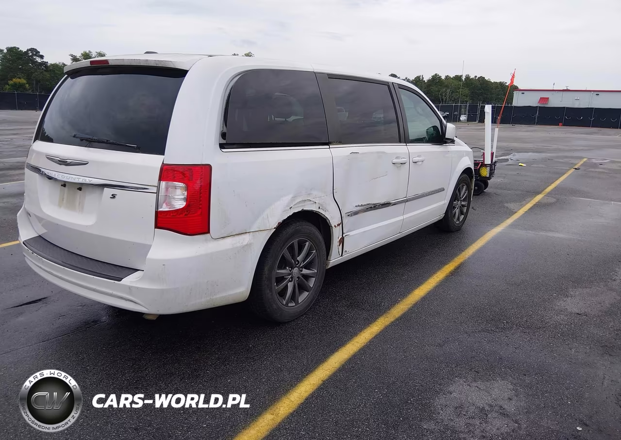 2015 Chrysler Town & Country S VIN:2C4RC1HG4FR710734 - 4