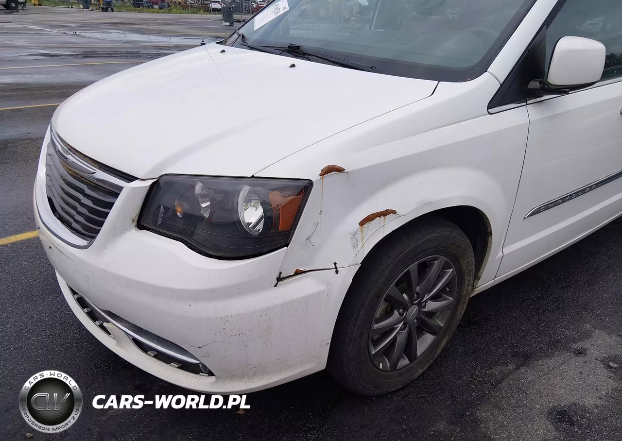 2015 Chrysler Town & Country S VIN:2C4RC1HG4FR710734 - 6