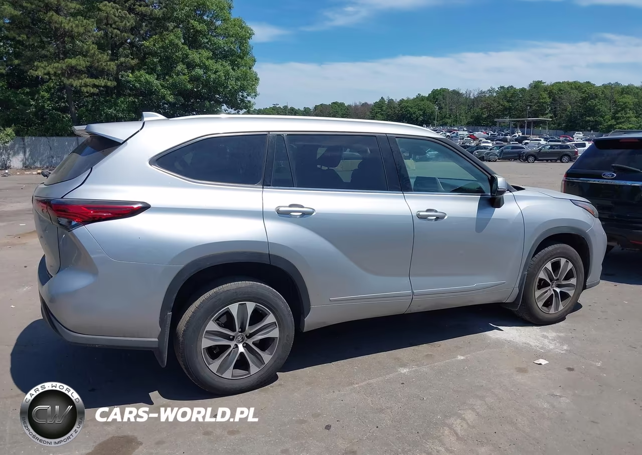 2022 Toyota Highlander Xle VIN:5TDGZRBH6NS586042 - 13