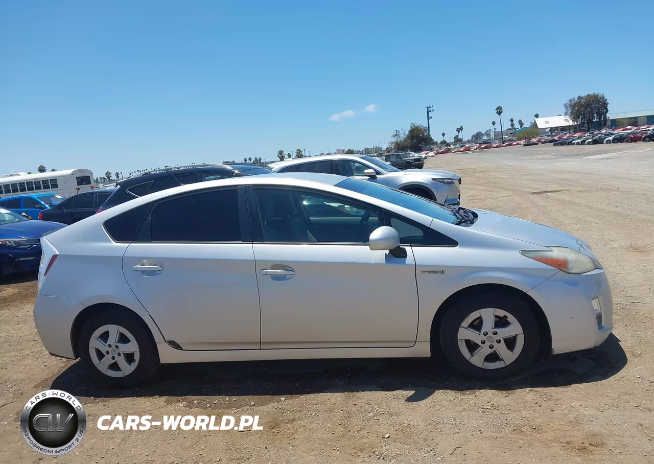 2011 Toyota Prius Three VIN:JTDKN3DU3B0255382 - 13