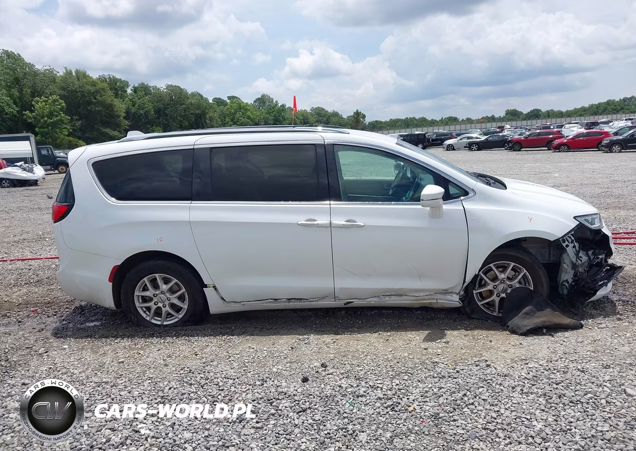 2021 Chrysler Pacifica Touring L VIN:2C4RC1BG0MR542130 - 13