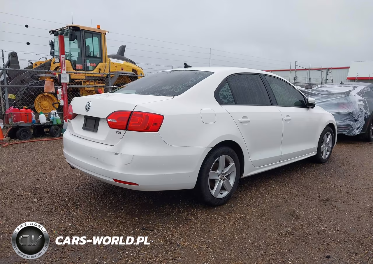 2012 Volkswagen Jetta Sedan VIN:3VWLL7AJ4CM370662 - 4