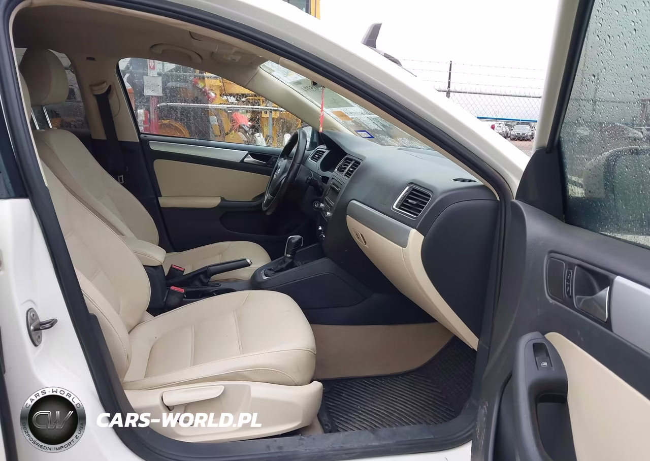 2012 Volkswagen Jetta Sedan VIN:3VWLL7AJ4CM370662 - 5