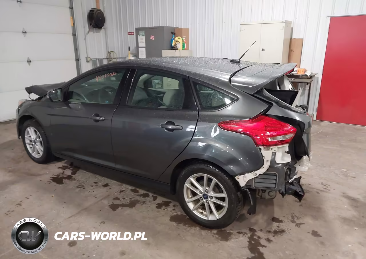 2017 Ford Focus Se VIN:1FADP3K2XHL247913 - 3