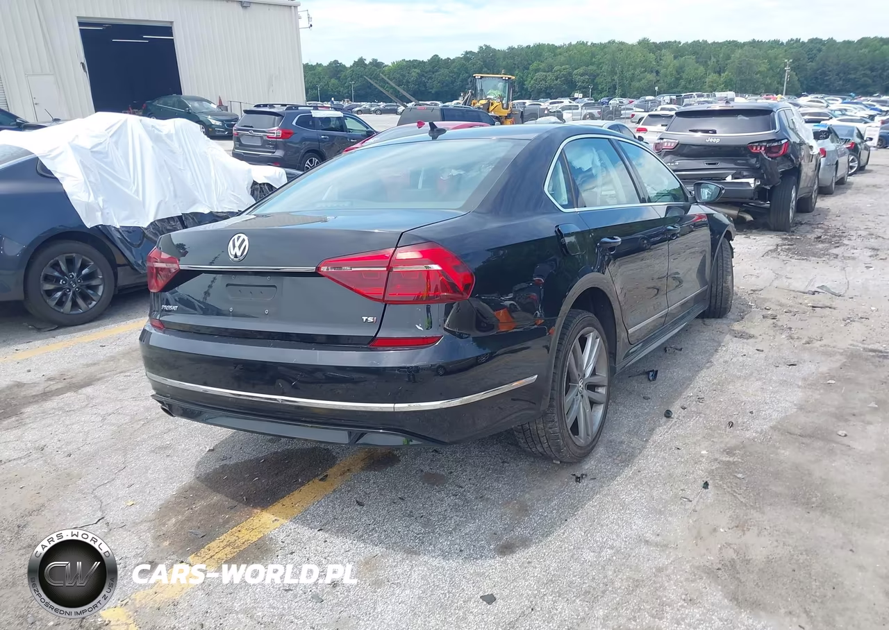 2017 Volkswagen Passat 1.8T R-Line VIN:1VWDT7A31HC040928 - 4