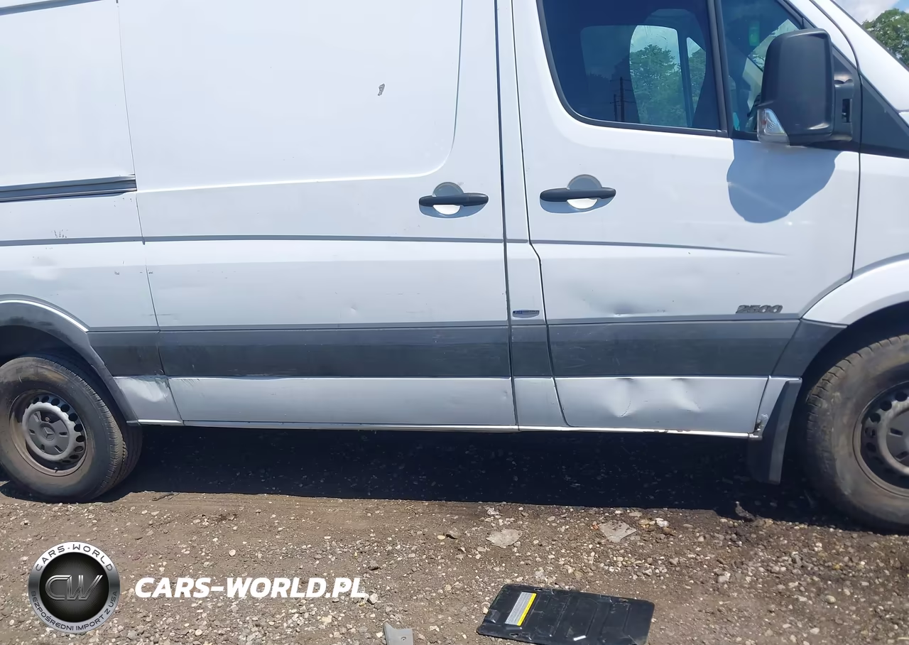 2011 Mercedes-Benz Sprinter 2500 Normal Roof VIN:WD3PE7CC0B5557490 - 17