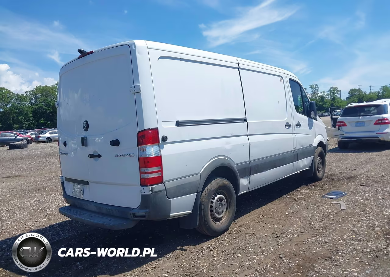 2011 Mercedes-Benz Sprinter 2500 Normal Roof VIN:WD3PE7CC0B5557490 - 4