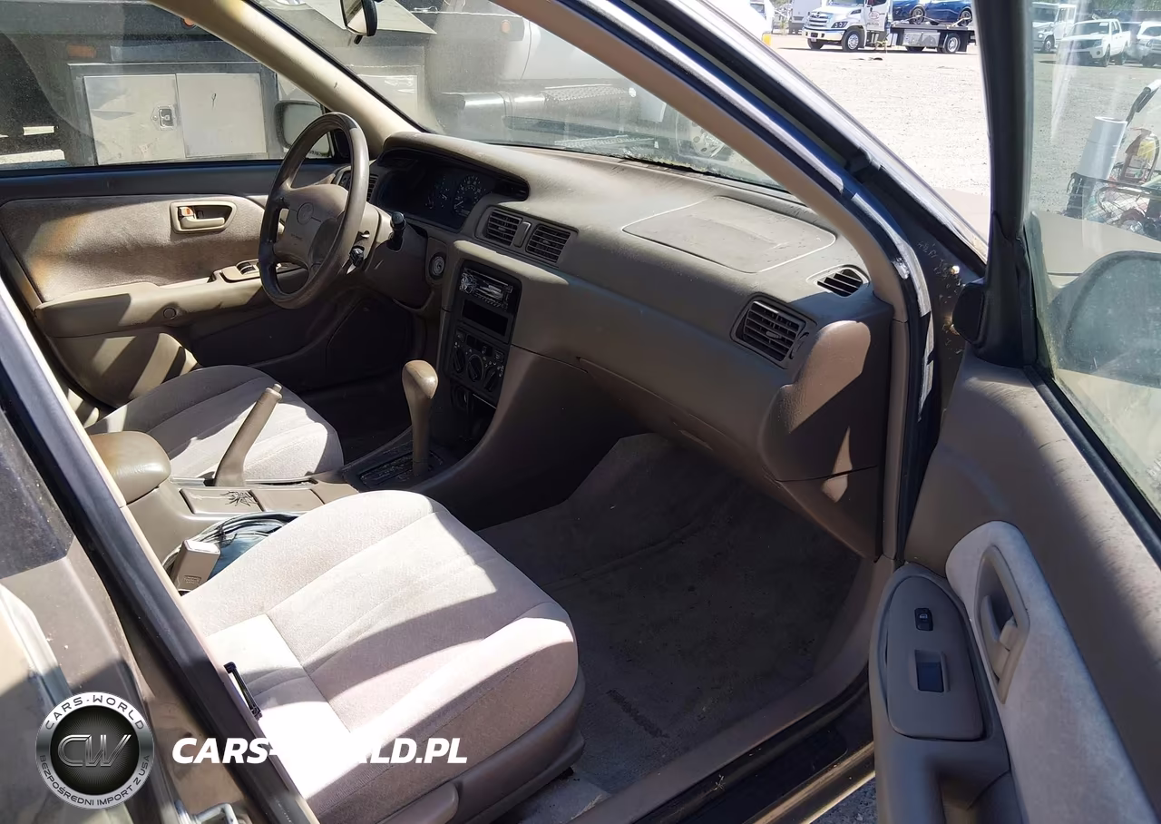 1999 Toyota Camry Le VIN:JT2BG22KXX0353623 - 5